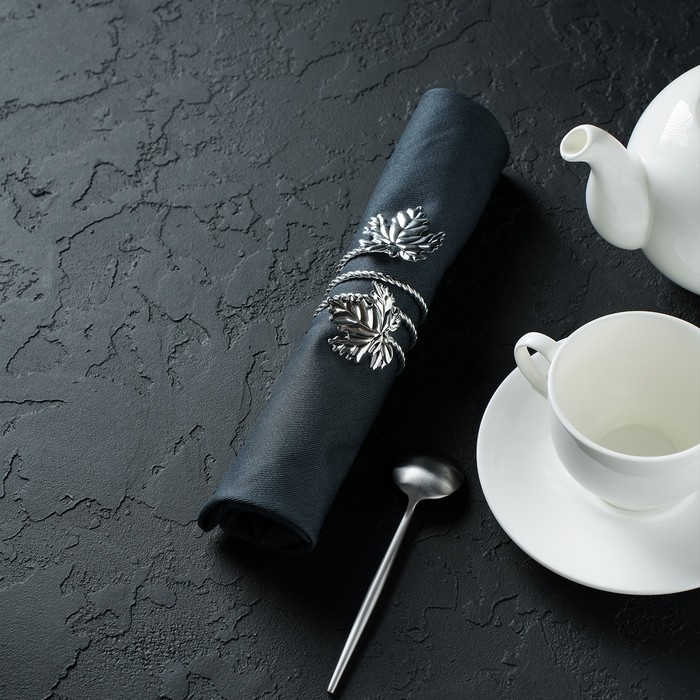 Кольцо для салфетки &laquo;Лист&raquo;, 10&times;4,5 см, цвет серебряный