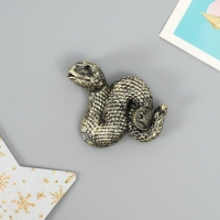 Магнит полистоун "Змейка с короной на монетке" МИКС 4,5х1,5х5,5 см