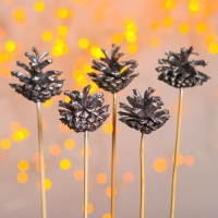 Новогодний декор &laquo;Букет серебряных шишек&raquo;