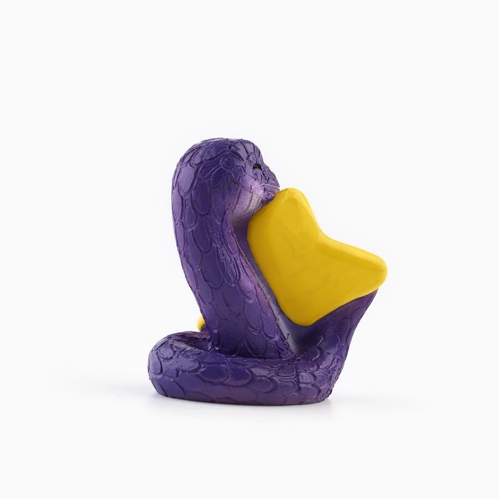 Фигурка 2025 «Новогодняя коллекция: Змея с сердцем», 3,5 х 3,2 см Фигурка 2025 «Новогодняя коллекция: Змея с сердцем», 3,5 х 3,2 см