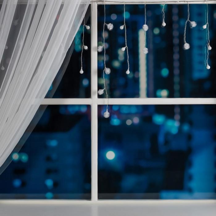 Гирлянда «Бахрома» 3 × 0.5 м с насадками «Шарики и ёжики», IP20, прозрачная нить, 80 LED, свечение мульти (RG/RB), мигание, 220 В Гирлянда «Бахрома» 3 × 0.5 м с насадками «Шарики и ёжики», IP20, прозрачная нить, 80 LED, свечение мульти (RG/RB), мигание, 220 В