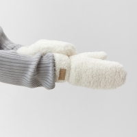 Варежки женские на иск. меху MIST, р-р. 26см, молочный
