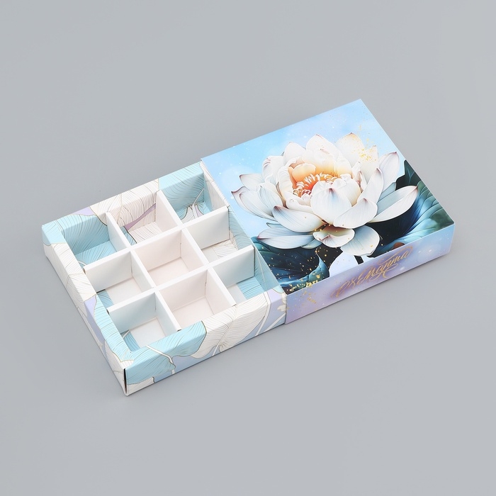 Коробка для конфет с обечайкой 9 шт без окна Коробка для конфет с обечайкой 9 шт без окна "С 8 марта" , 13,7 х 13,7 х 3,5 см. Кондитерская упаковка