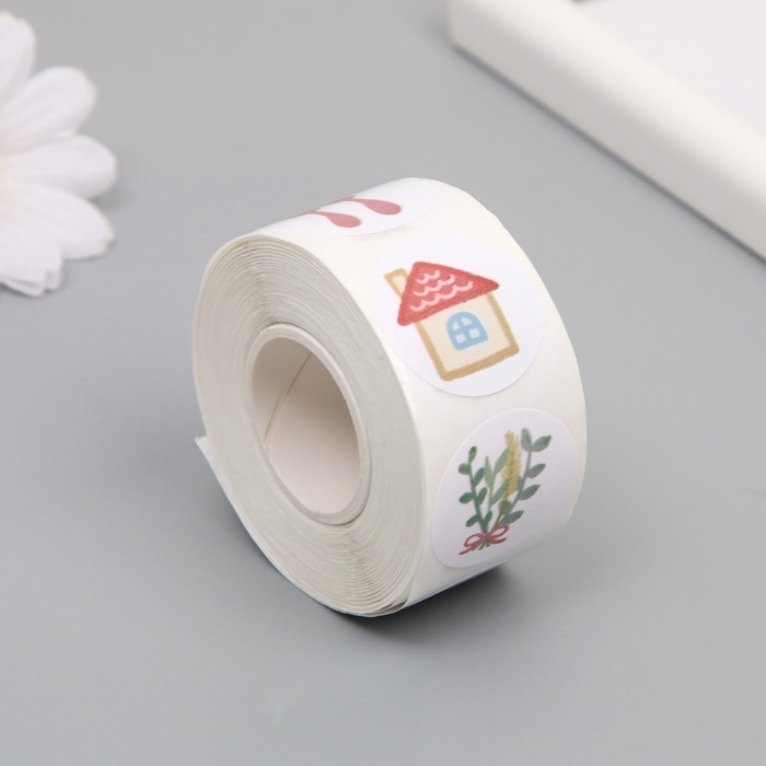 Наклейка бумага Наклейка бумага "Котик на даче" d=2,5 см 500 шт в рулоне 3х5,5х5,5 см