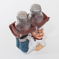 Набор для специй из стекла на подставке &laquo;Повар держит корзинки&raquo;, 3 предмета: солонка 40 мл, перечница 40 мл, подставка, цвет МИКС