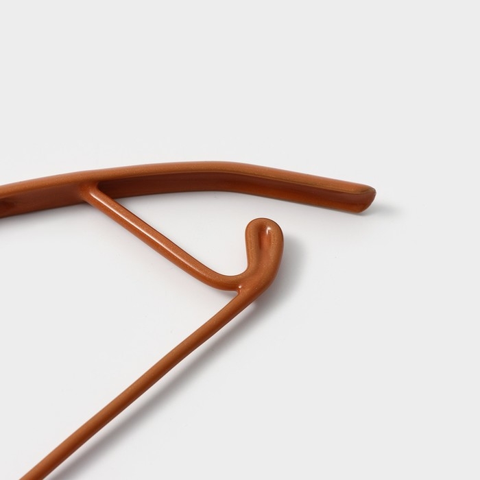 Плечики - вешалки для одежды Доляна, 42×20 см, 4 шт, антискользящее покрытие, цвет бронзовый Плечики - вешалки для одежды Доляна, 42×20 см, 4 шт, антискользящее покрытие, цвет бронзовый