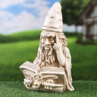Садовая фигура "Умный гном" серый камень, 18х15х29см Садовая фигура "Умный гном" серый камень, 18х15х29см