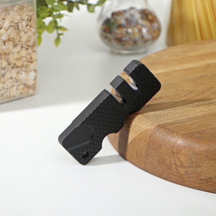 Точилка для ножей Доляна «Ловкач», 2 деления, цвет чёрный Точилка для ножей Доляна «Ловкач», 2 деления, цвет чёрный