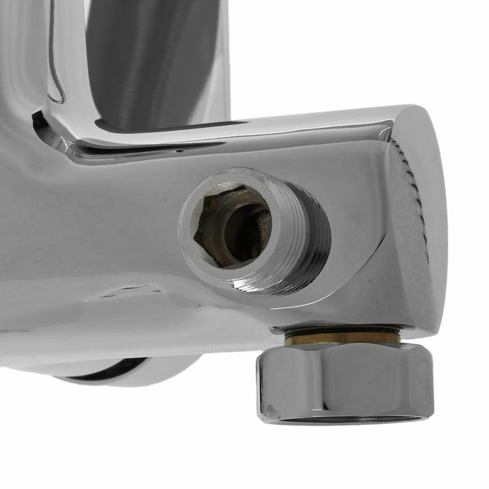 Cмеситель для ванны Accoona A6369, однорычажный, короткий излив, силумин, хром Cмеситель для ванны Accoona A6369, однорычажный, короткий излив, силумин, хром