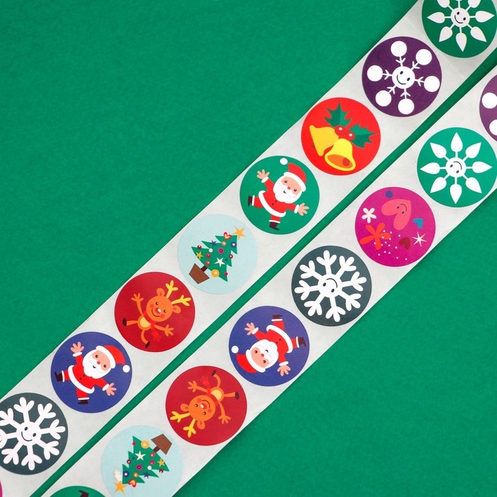 Новый год. Наклейки новогодние в рулоне "Новогодний праздник", 500 шт, 2,5 х 2,5 см.