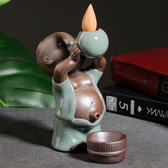 Подставка для благовоний Подставка для благовоний "Мальчик пьет" 13х8х9см