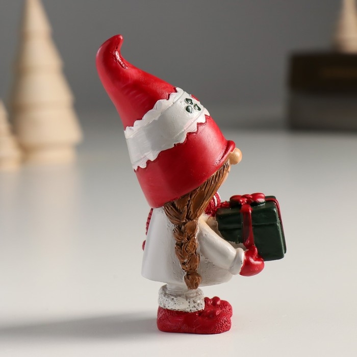 Сувенир полистоун "Дед Мороз со свечой/Бабуся с подарком" МИКС 6,5х4,5х10 см