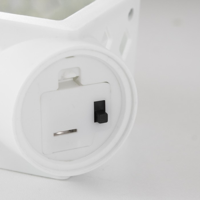 Ночник Ночник "Свеча в кубе" 3хLR1130 белый 5х9х14,5 см RISALUX