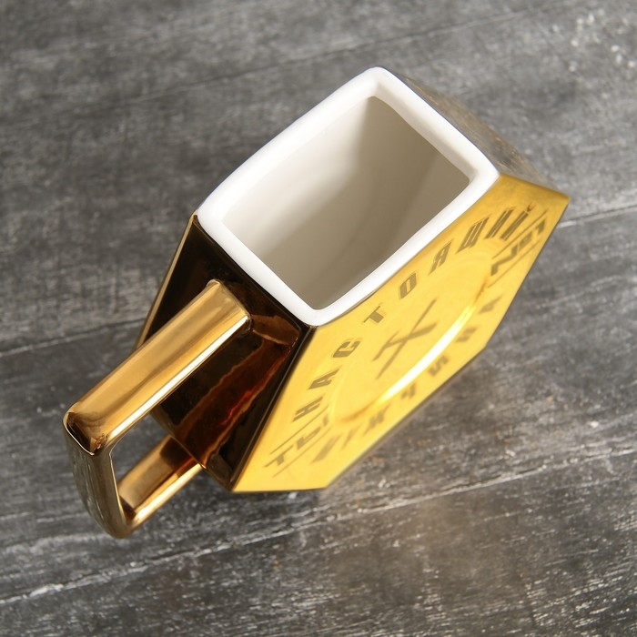 Кружка керамическая &laquo;Настоящий мужчина&raquo;, 550 мл, цвет золотистый