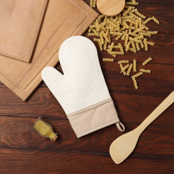 Варежка Доляна, цв.молочный, 18х33 см, 100% п/э, силикон