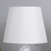 Лампа настольная "Изора" 1х40Вт Е14 белый 20х20х33см Лампа настольная "Изора" 1х40Вт Е14 белый 20х20х33см