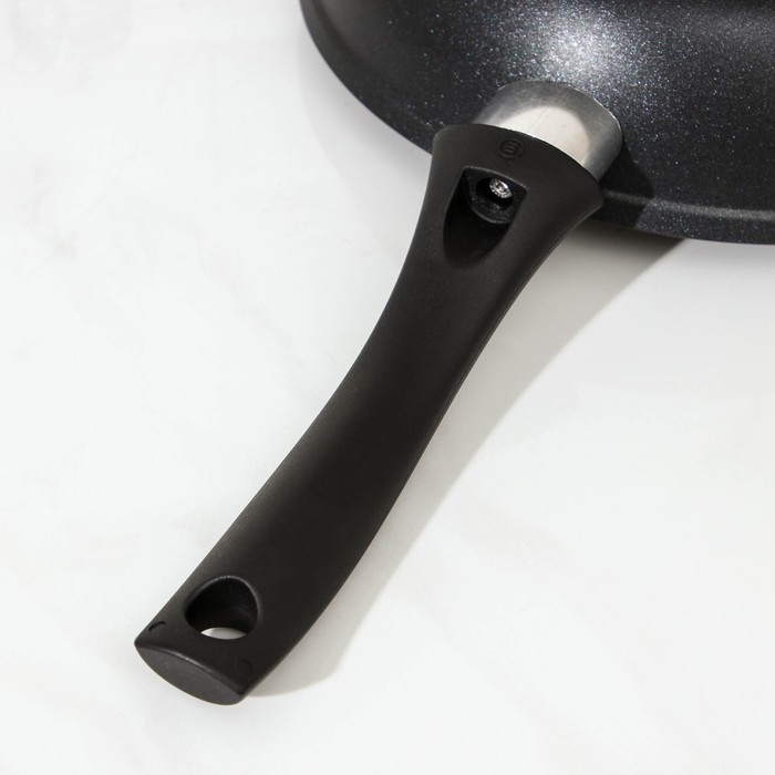 Сковорода &laquo;Традиция&raquo;, d=24 см, пластиковая ручка, стеклянная крышка, антипригарное покрытие, цвет чёрный