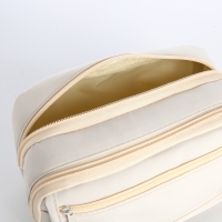 Косметичка на молниях, цвет белый Косметичка на молниях, цвет белый