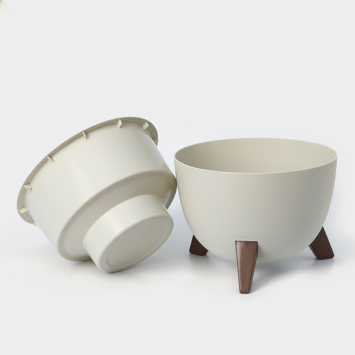 Кашпо на ножках «Флориан», 5.5 л (объём внутренней вставки 4.2 л), d=25 см, h=18.5 см, цвет белый ротанг Кашпо на ножках «Флориан», 5.5 л (объём внутренней вставки 4.2 л), d=25 см, h=18.5 см, цвет белый ротанг