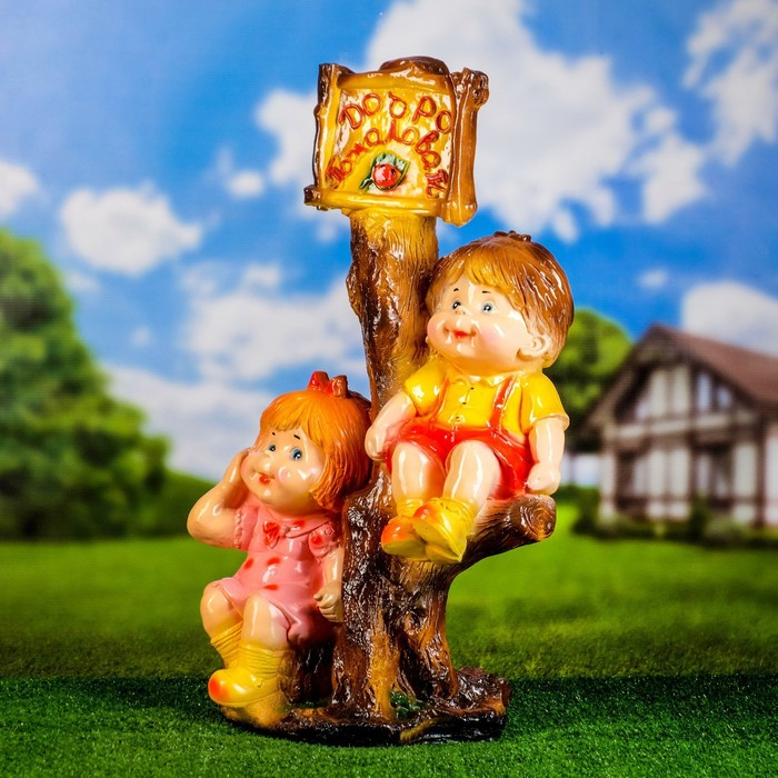 Садовая фигура Садовая фигура "Мальчик и девочка на дереве", 40х31х66см, МИКС