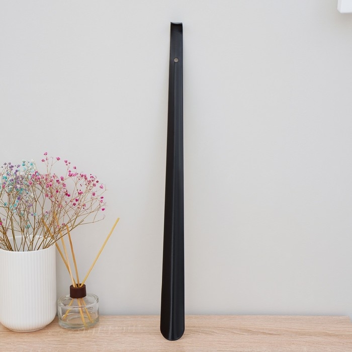 Ложка для обуви Доляна, с крючком, металлическая, 52&times;4 см, цвет чёрный