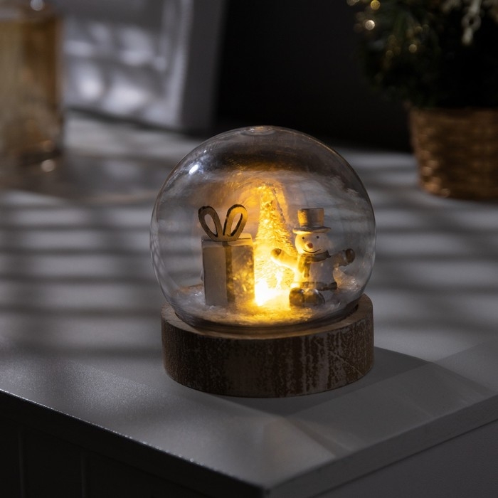 Светодиодная фигура &laquo;Шар со снеговиком&raquo; 8 &times; 8.5 &times; 8 см, дерево, пластик, батарейки AG13х3 (в комплекте), свечение тёплое белое