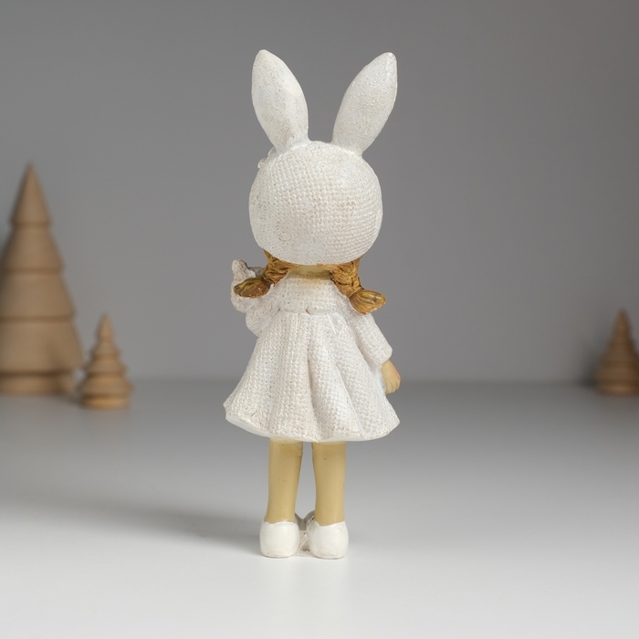 Сувенир полистоун "Девочка в шапке с ушами и цветочками, с барашком" МИКС 5х4х15 см