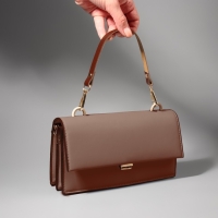 Ручка для сумки из натуральной кожи, с карабинами, 30 &plusmn; 2 см &times; 1,2 см, цвет коричневый/золотой