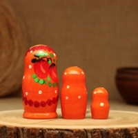 Матрёшка &laquo;Земляничка&raquo;, оранжевое платье, 3 кукольная, 10-12 см