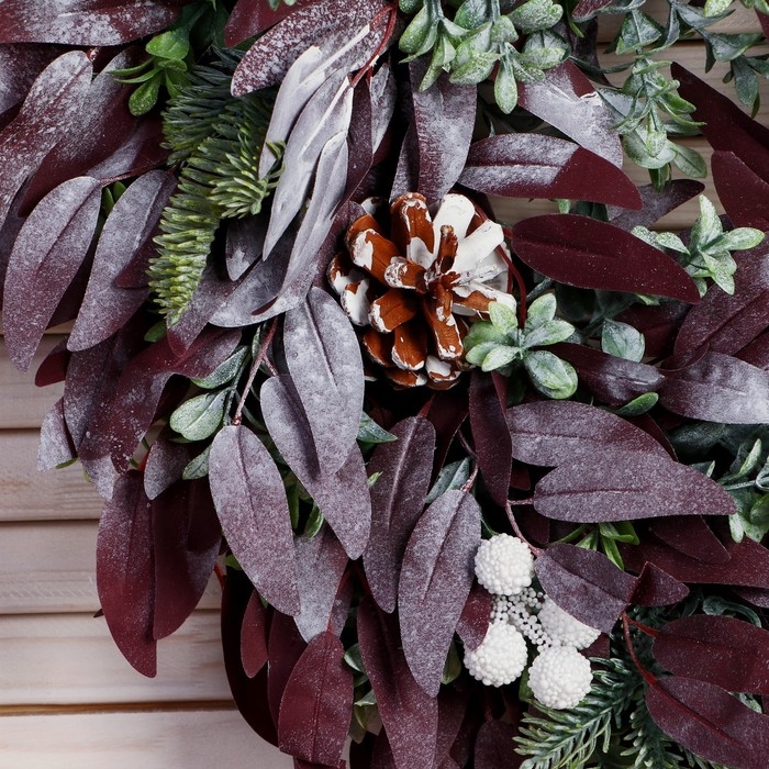 Венок новогодний d- 38 см "Уютная сказка" листья шишки зелень