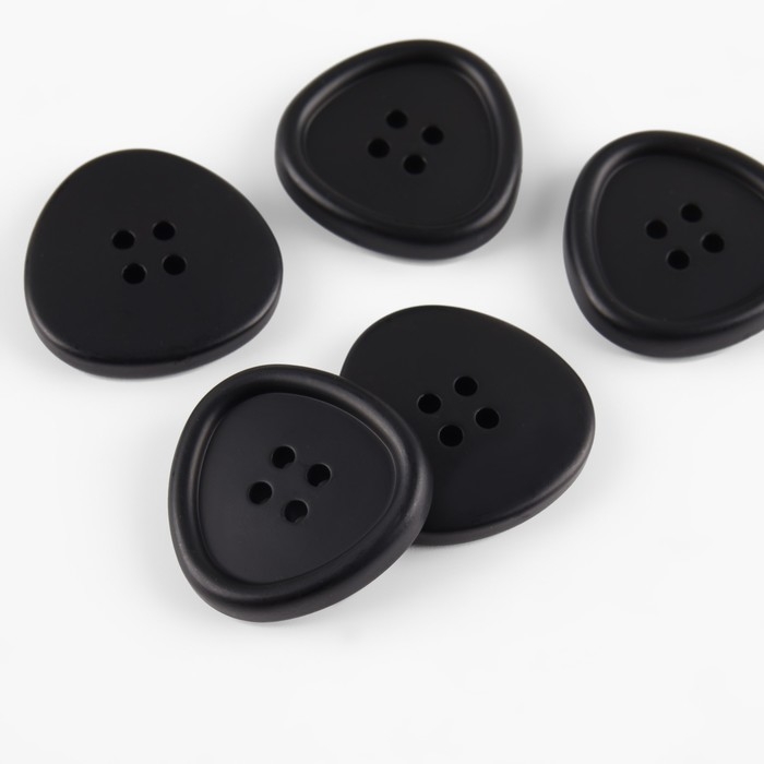 Набор пластиковых пуговиц, 4 прокола, d = 25 мм, 5 шт, цвет чёрный Набор пластиковых пуговиц, 4 прокола, d = 25 мм, 5 шт, цвет чёрный