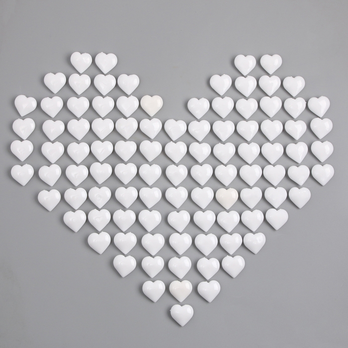 Сердечки пластиковые декоративные, набор 100 шт., размер 1 шт. &mdash; 2 &times; 2 см, цвет белый