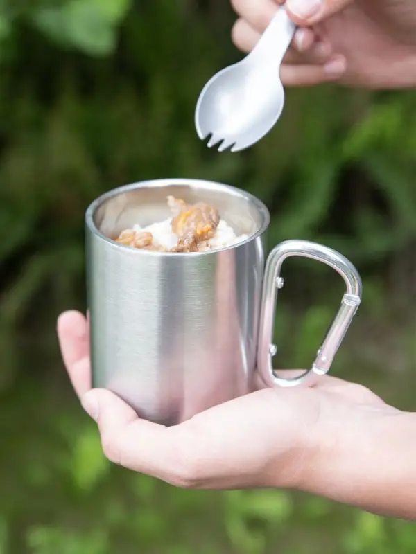 Кружка Trek, с серебристой ручкой-карабином