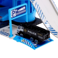 Парковка &laquo;Полицейский участок&raquo;, с металлическими машинкой и вертолётом