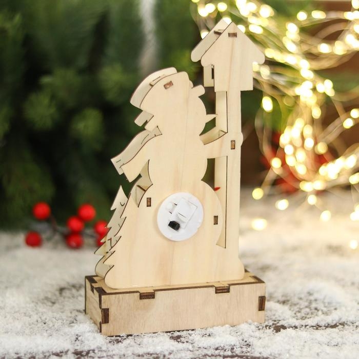 Фигурка новогодняя свет Фигурка новогодняя свет "Снеговик в лесу у скворечника" 12х21 см