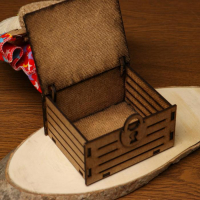 Оберег-домовой "Славуся в льняном колпаке, на сундуке с сердцем", средний, микс