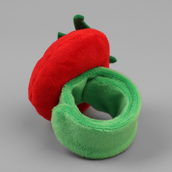 Игольница на браслете &laquo;Клубничка&raquo;, 23 &times; 7 см, цвет зелёный/красный