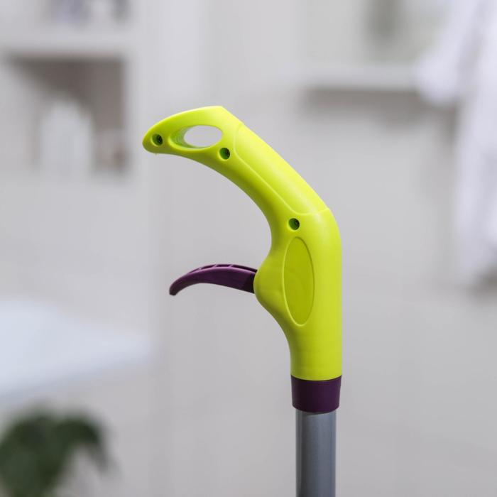 Швабра для мытья пола с распылителем Доляна, насадка из микрофибры 38×10 см, дополнительная насадка для мойки стёкол, ручка 120 см Швабра для мытья пола с распылителем Доляна, насадка из микрофибры 38×10 см, дополнительная насадка для мойки стёкол, ручка 120 см