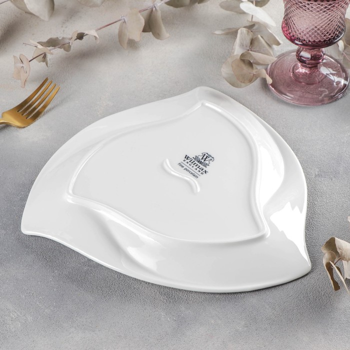 Тарелка фарфоровая треугольная Wilmax Ariela, d=25,5 см, цвет белый