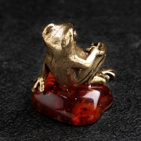 Сувенир "Лягушка Деловая", латунь, янтарь