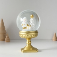 Сувенир полистоун водяной шар "Дед Мороз в белой шубе с ёлкой и подарком" 10х10х17,5 см Сувенир полистоун водяной шар "Дед Мороз в белой шубе с ёлкой и подарком" 10х10х17,5 см