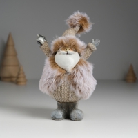 Сувенир полистоун "Дед Мороз в меховой шубе, со звездой" 9х6,5х14 см Сувенир полистоун "Дед Мороз в меховой шубе, со звездой" 9х6,5х14 см