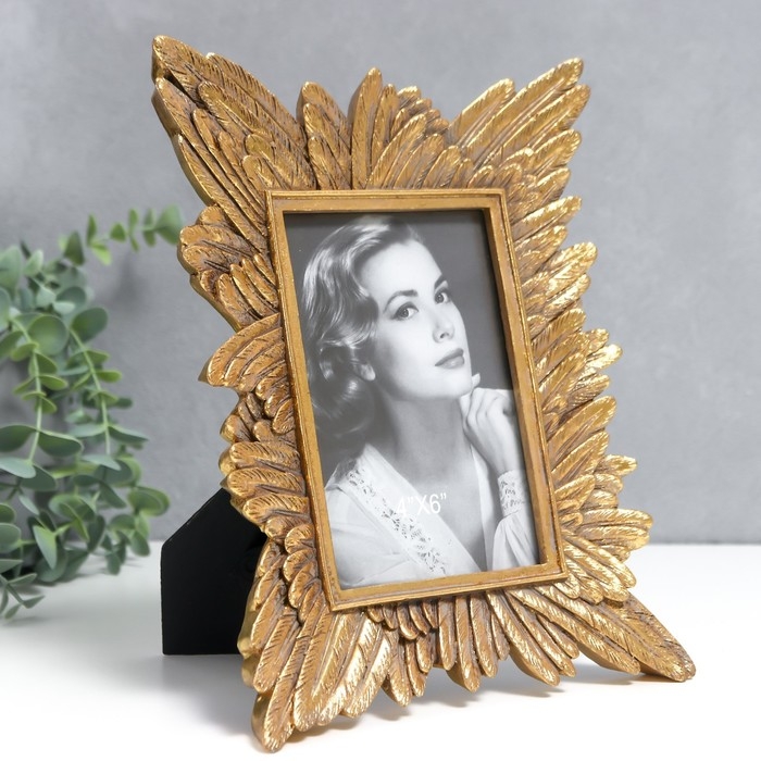 Фоторамка полистоун 10х15 см Фоторамка полистоун 10х15 см "Пёрышки" золото 19х25,5 см