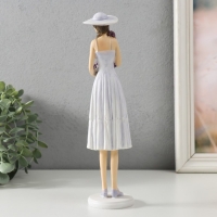 Сувенир полистоун "Девушка с корзиной лаванды, в шляпке" 7х6,5х26 см Сувенир полистоун "Девушка с корзиной лаванды, в шляпке" 7х6,5х26 см