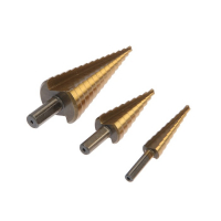 Набор сверл ступенчатых ТУНДРА, HSS, TiN, трехгр. хвост., 4-12 мм, 4-20 мм, 4-32 мм, 3 шт. Набор сверл ступенчатых ТУНДРА, HSS, TiN, трехгр. хвост., 4-12 мм, 4-20 мм, 4-32 мм, 3 шт.