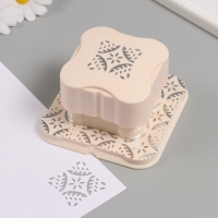 Дырокол фигурный рисунок 3,8х3,8 см "Узор колос" 6.1х6,1х4,1 см Дырокол фигурный рисунок 3,8х3,8 см "Узор колос" 6.1х6,1х4,1 см