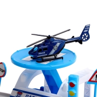 Парковка &laquo;Полицейский участок&raquo;, с металлическими машинкой и вертолётом