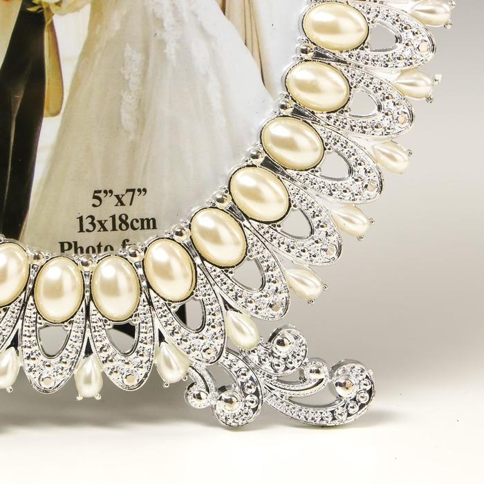 Фоторамка пластик 13х18 см Фоторамка пластик 13х18 см "Империя" жемчуг и стразы, серебро 26х17,7 см