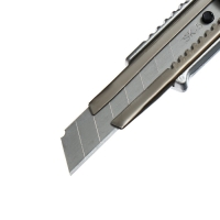 Нож канцелярский, 18 мм, металл с металлическим направляющим фиксатором, на блистере Нож канцелярский, 18 мм, металл с металлическим направляющим фиксатором, на блистере