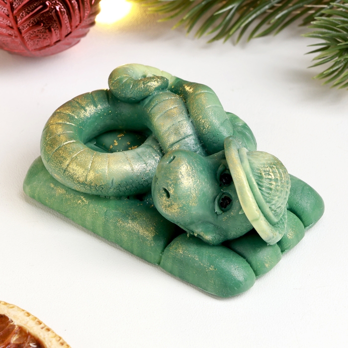 Новый год. Символ 2025. Фигурное мыло "Змея Турист" зеленый с позолотой